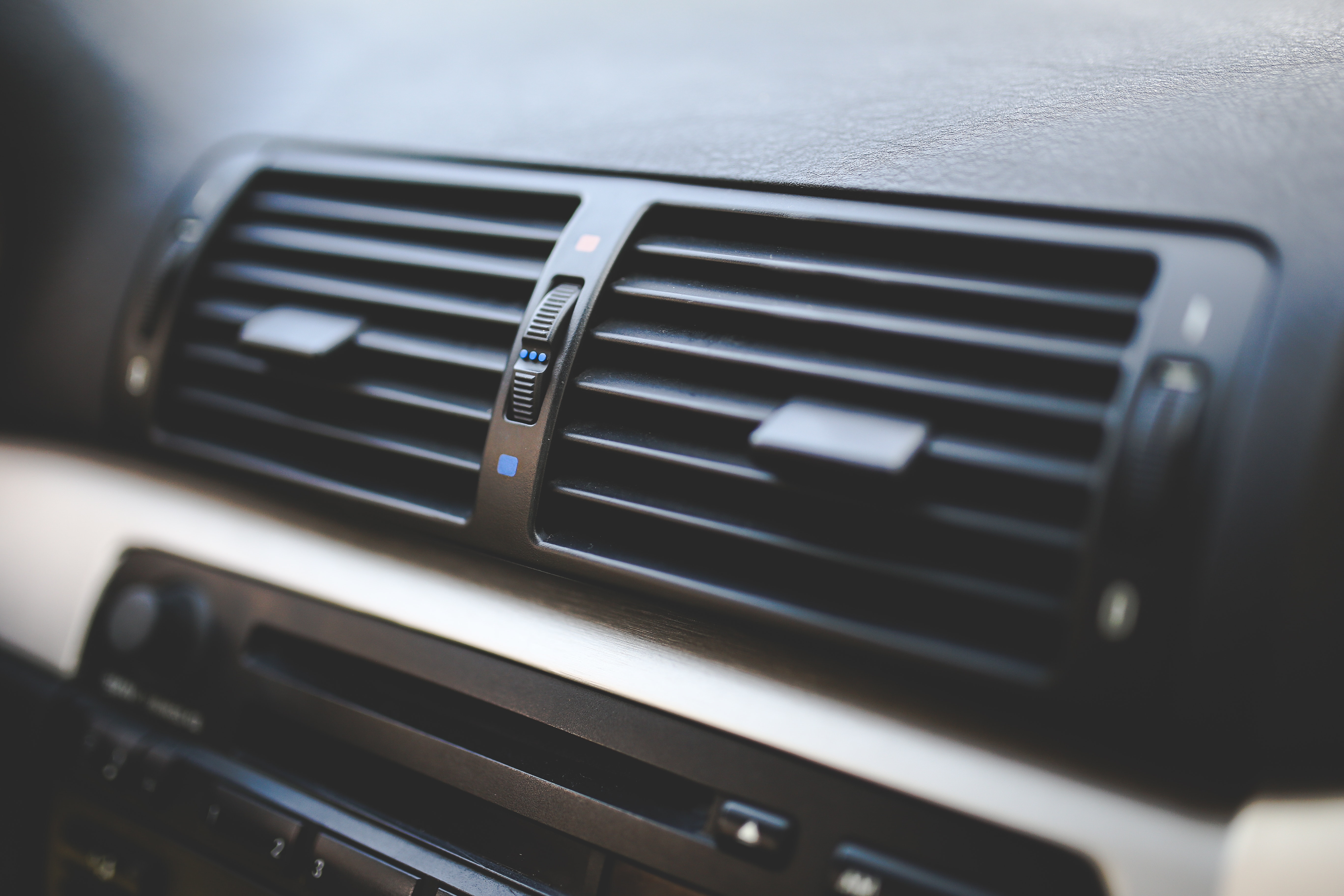 Pylový filtr u klimatizace v autě je nejlepší měnit každý rok